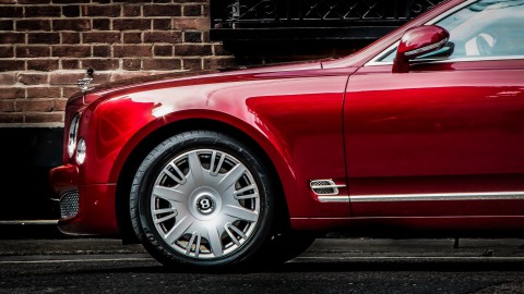 Bentley gaat over op elektrisch rijden