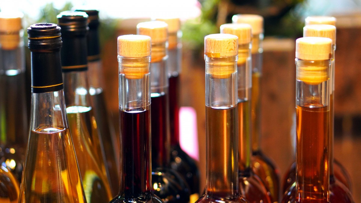 Deen vermijdt discussie over alcoholverkoop, sluit alle winkels eerder